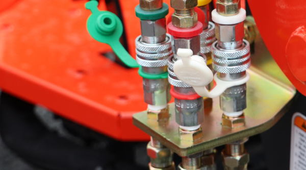 Quick attach hydraulic lines