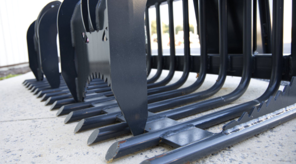 Independent grapples for ease of use